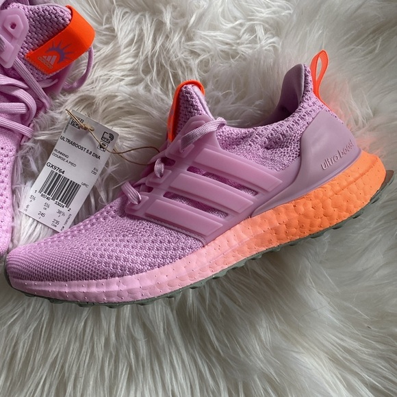 ❄️ADIDAS Ultraboost 5.0 DNA J Women’s 6 - Picture 3 of 16